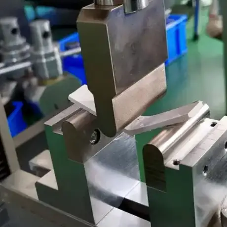 Hydraulic universal testing machine for metal compression and bend testing